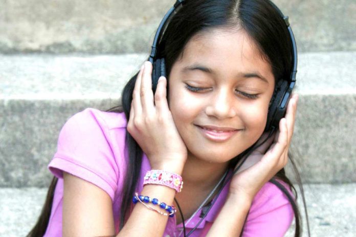 child_listen_to_music