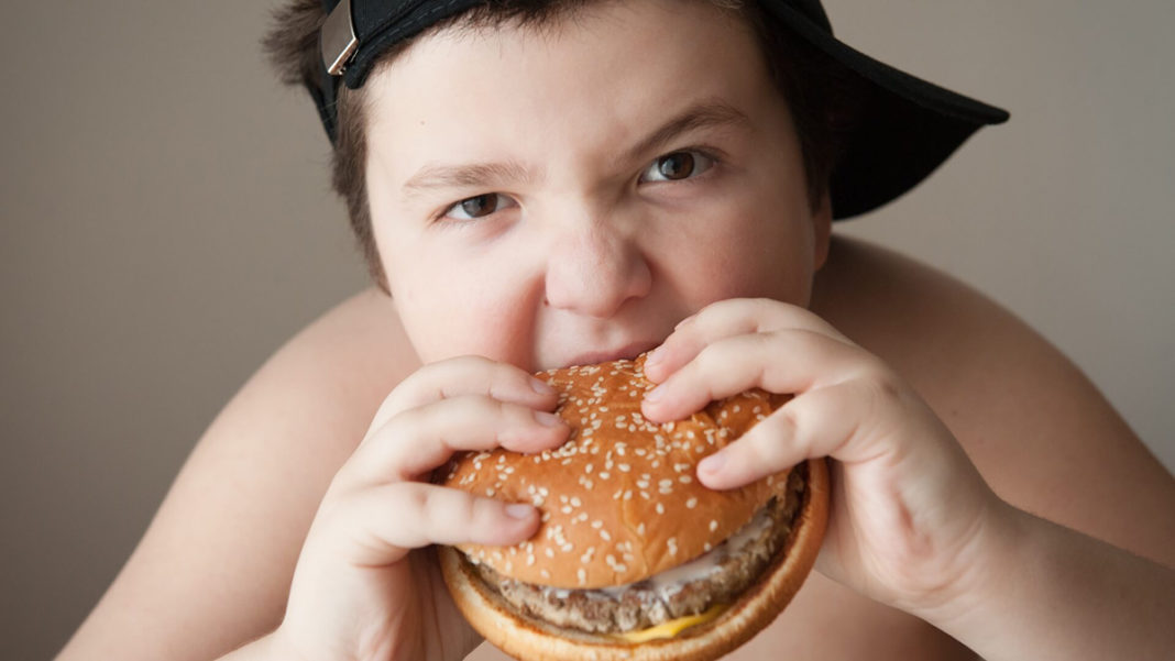 kid-eating-unhealthy-foods