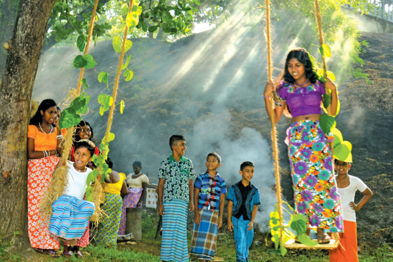 දරුවන්ට අවුරුද්ද රසවත් කළ ජනක්‍රීඩා
