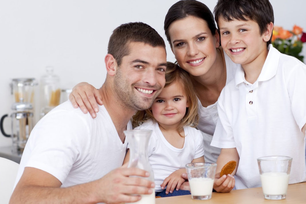 healthy-family-using-milk