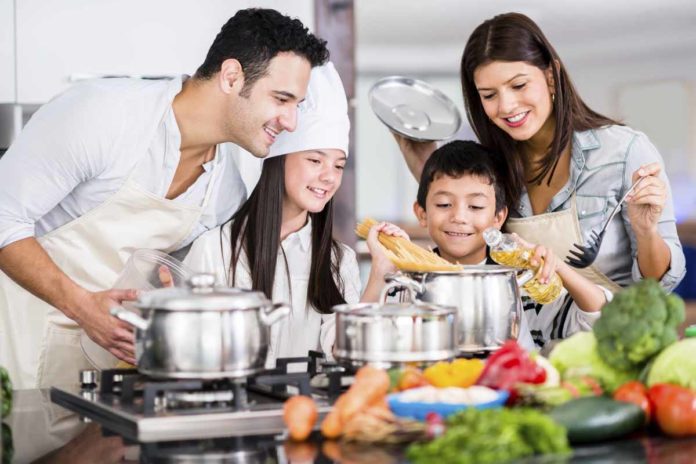 children_help_parents_for_cooking