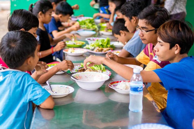 ආහාර ගැනීමේ හොඳ පුරුදු ඔබේ දරුවාටත් තිබෙනවාද