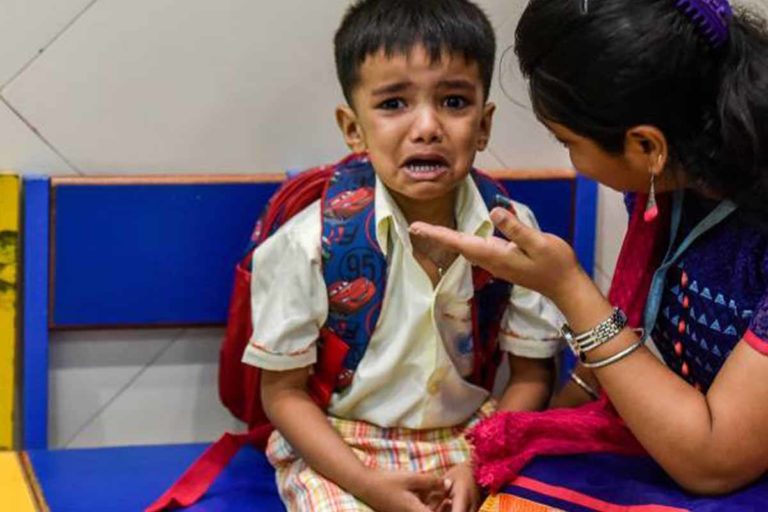 පුංචි පුතා ඉකෝලේ යන පළමු දවසේ, අම්මලාට ඔවදන් 5ක්