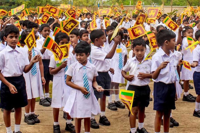 වැඩිහිටි ඔබේ “රට මානසිකත්වය” දරුවන්ගේ අභිමානය ගිල ගන්නේ මෙහෙමයි