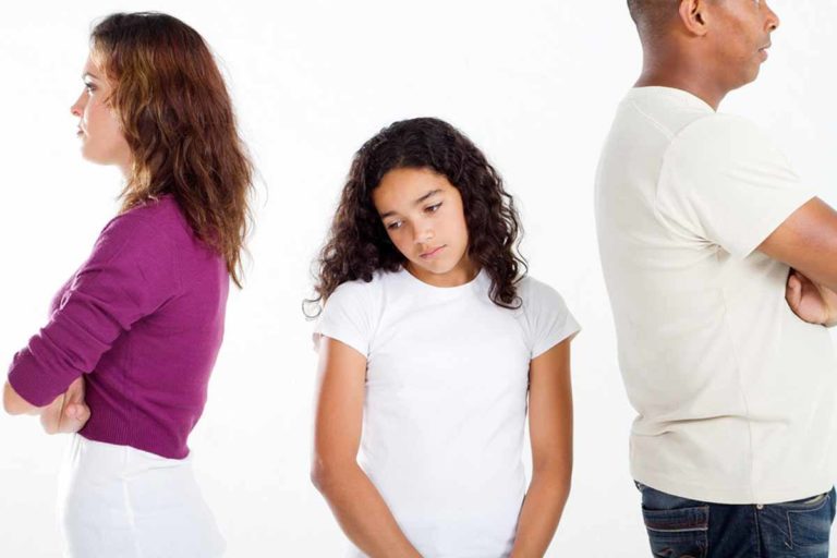 අම්මාගේ අවශ්‍යතාවය නිසා දියණිය අසරණයි…