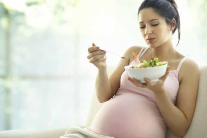 pregnant-mother-taking-food