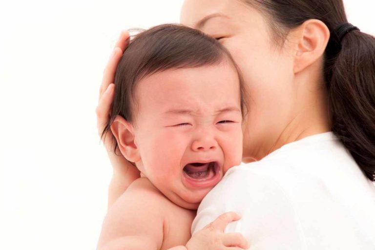 ළදරුවන් නොනවත්වා හඬවන COLIC තත්වය මගහරින්න උපදෙස්
