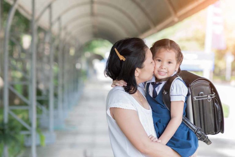 පුංචි පුතා ඉස්කෝලේ ගිය මුල්ම දවස අදයි…